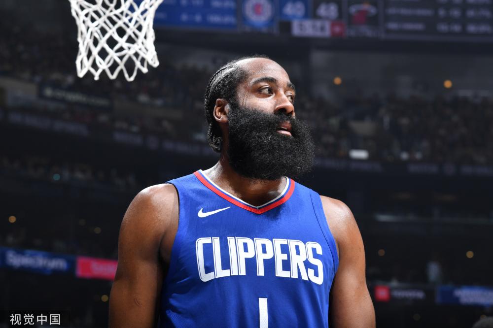 [NBA]詹姆斯突破妙传 戴维斯篮下双手暴扣.