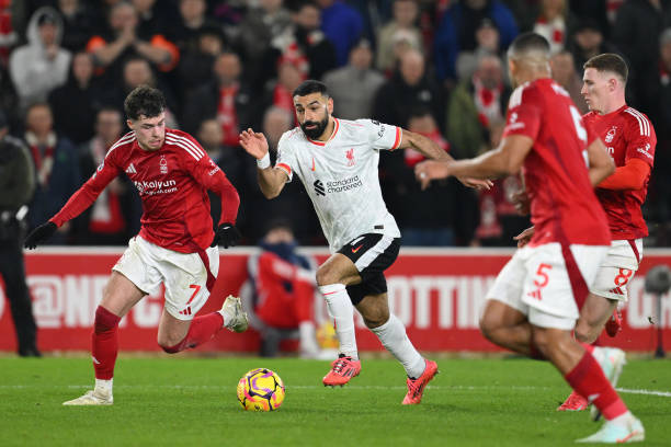 攻防两端更 攻防两端更