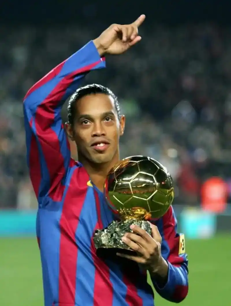 拜仁客战柏林联合：全主力阵容！凯恩、奥利塞、迪亚斯出战（拜仁客场对阵柏林联合：全主力出击，凯恩、奥利塞、迪亚斯出战）